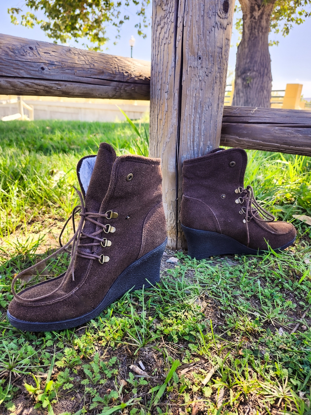 Groove Women’s 10 Brown Faux Suede Wedge Boots Faux Fur Lace Up Ankle Booties